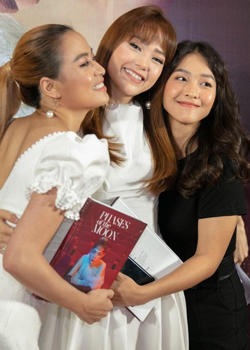 Còn Khả Ngân chia sẻ: “Ba chị em mỗi khi có dự án mới hay có điều gì thú vị trong cuộc sống đều chia sẻ với nhau. Thỉnh thoảng, chúng tôi cùng đi chơi rồi post lên mạng xã hội nhưng Ngân thấy không cần thiết phải khoe khoang quá nhiều”. Ảnh: Sức khỏe và đời sống