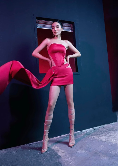 Vòng một cũng như vòng ba của Kỳ Duyên có sự thay đổi rõ rệt, không còn quá đầy đặn và nóng bỏng.