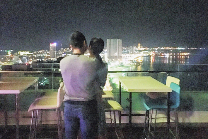 Vốn là những người kín tiếng nên Á hậu 3 cuộc thi Hoa hậu Quốc tế 2015 và bạn trai hạn chế khoe ảnh trên trang cá nhân.