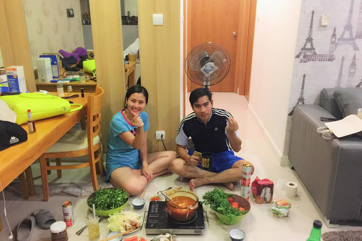 Kể từ sau lễ ăn hỏi, trên trang cá nhân, Ngọc Lan và Thanh Bình vẫn thường xuyên khoe hình ảnh hạnh phúc bên nhau.