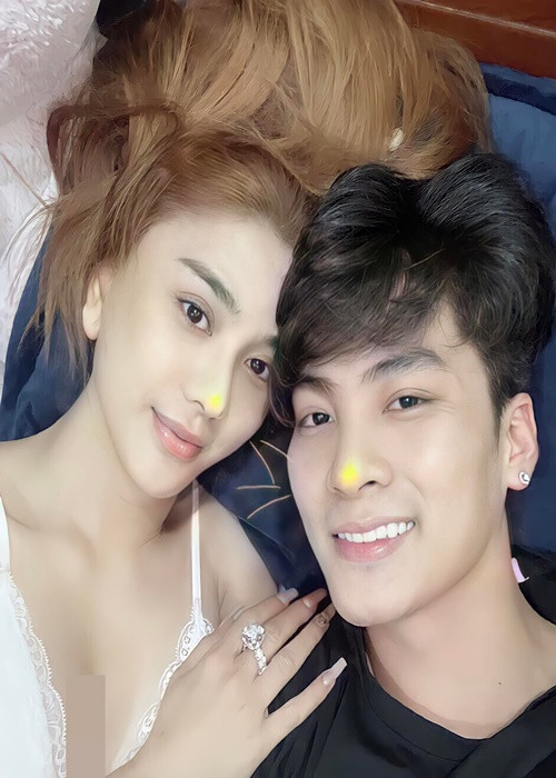 Nữ ca sĩ còn gửi cảm ơn đặc biệt đến bố mẹ chồng và người chồng cũ bởi họ đã mang đến cho cô một gia đình hạnh phúc trong quá khứ. Ảnh: FBNV