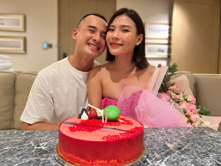 Khi Lương Thế Thành bị réo tên vào tin đồn "sao nam tên T, chồng diễn viên D bị đoàn phim bắt gặp đang tình thương mến thương với cô diễn viên tuổi thơ thế hệ 10X", Thúy Diễm đã lên tiếng. Nữ diễn viên cho biết, ông xã không cặp kè bất kì cô gái nào.