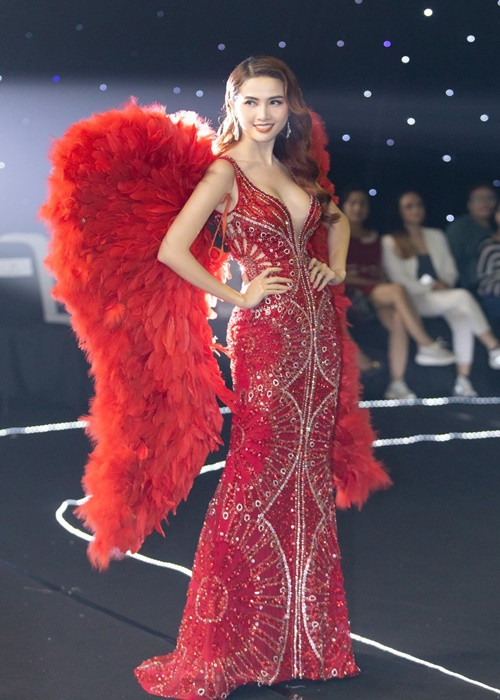 Ngoài đóng phim, Phan Thị Mơ còn làm người mẫu. Ảnh: FBNV