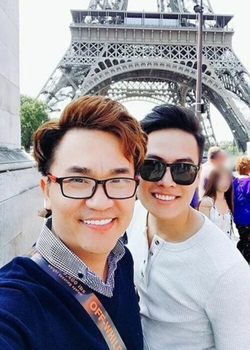 Theo Tấn Phát, cả hai hòa hợp về sở thích, cùng muốn làm nhiều việc có ích cho cộng đồng nên ngoài nghệ thuật, cả hai còn ăn ý ngoài đời. Ảnh: Saostar