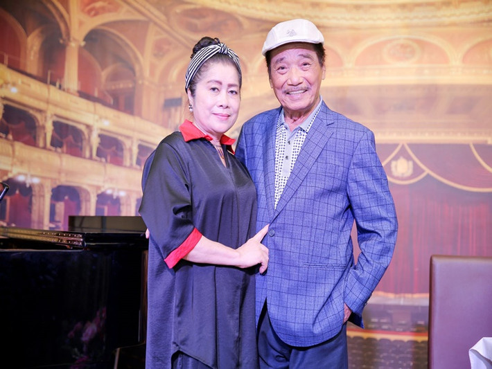 Mới đây, bà Minh Ngà – vợ của NSND Trần Hiếu cho biết, tin đồn nam nghệ sĩ đang ốm nặng là thất thiệt. Bà khẳng định sức khỏe của ông hiện tại vẫn ổn định. Ảnh: Dân Việt
