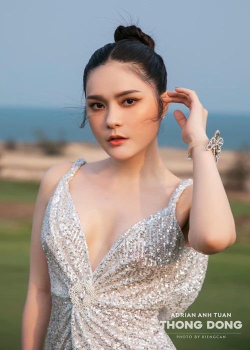 Đoàn Di Băng giàu có nên việc cô móc hầu bao tặng quà “khủng” cho người thân, giúp việc không quá bất ngờ. Ảnh: FBNV