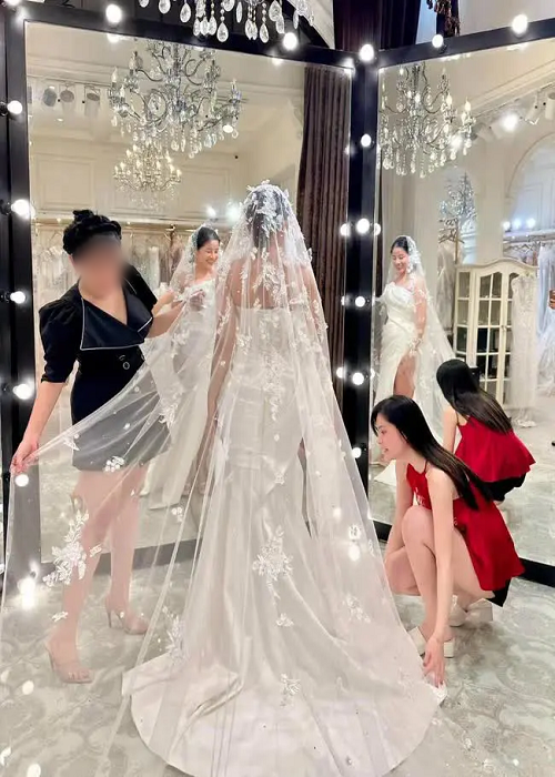 Đoàn Di Băng còn tặng giúp việc váy cưới (160 triệu), trang trí tiệc cưới. Về của hồi môn, hôm rước dâu Đoàn Di Băng sẽ trao. Ảnh: Phụ nữ Việt Nam