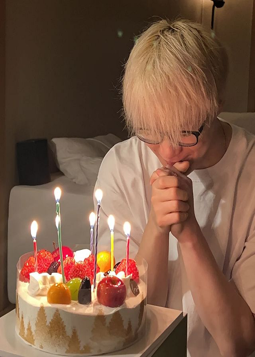 Ngày 26/1, Moonbin khoe ảnh đón sinh nhật. Ảnh: Instagram
