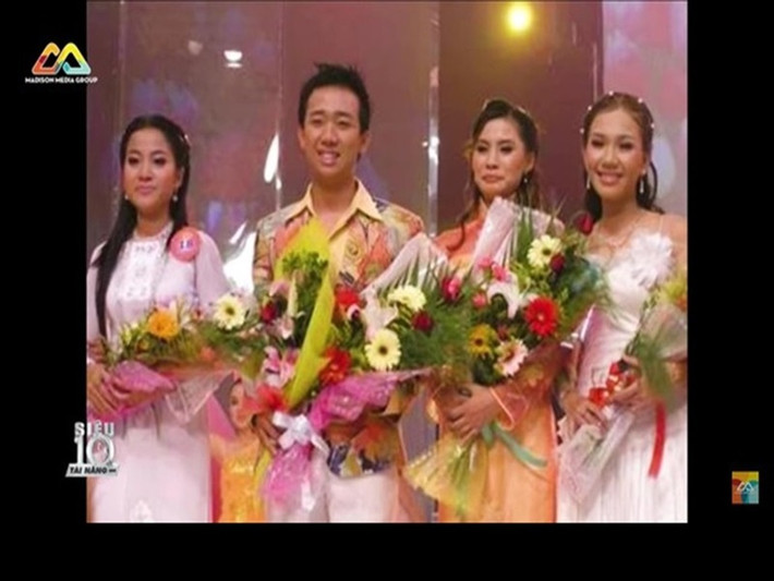 Sau khi bị đuổi học, Trấn Thành phát triển sự nghiệp dẫn chương trình. Tại Én vàng 2006, Hồng Phượng đoạt giải nhất, Xuân Hiếu về nhì còn Trấn Thành đồng hạng 3 cùng với Thảo Nguyên. Ảnh: Dân Việt