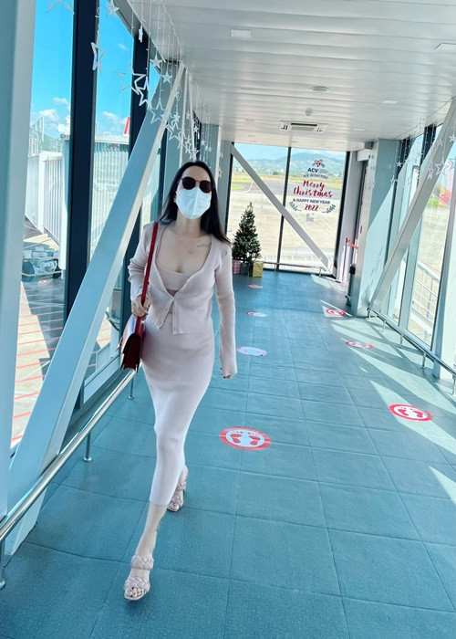 Ngày chưa lấy chồng, cô chưa biết gì ngoài đi học và được gia đình chiều chuộng.