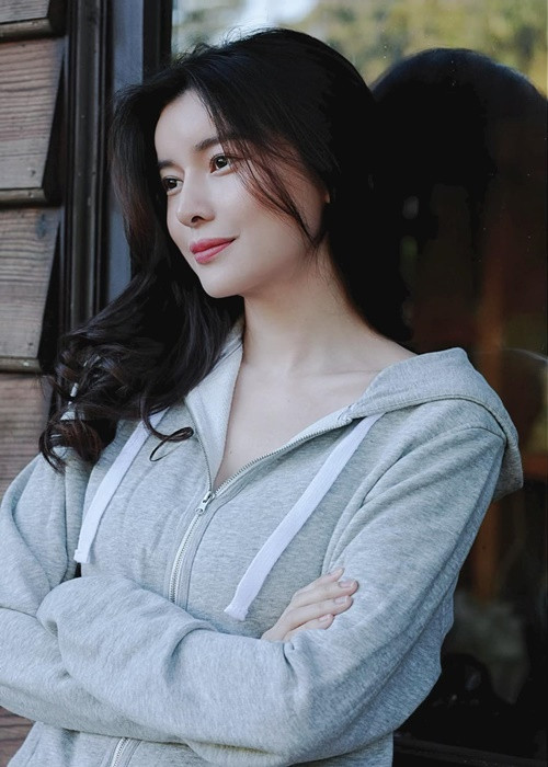 Mới đây, Cao Thái Hà bị chỉ trích vì những tâm sự liên quan đến cha ruột quá cố. Cô nói trong một talkshow: “Mình có một sự gắn kết với ba khủng khiếp. Tới cái ngày ba Hà sắp mất, Hà cầm tay ba Hà nói: Ba ơi, chắc có lẽ kiếp trước con với ba là người yêu, mà chắc yêu cũng dữ lắm, yêu chắc cũng là tự tử lên, tự tử xuống, nên kiếp này ba con mình mới yêu thương nhau như vậy. Nên là kiếp sau mình tiếp tục yêu nhau nữa. Con mong rằng kiếp sau mình đừng làm ba con nữa, mình là vợ chồng đi, để tình yêu nó được thăng hoa hơn”.