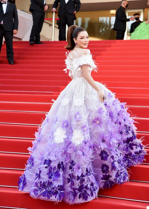 Lý Nhã Kỳ đẹp lộng lẫy trên thảm đỏ Cannes. Ảnh: FBNV