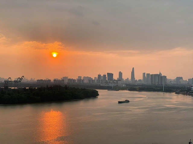Ngôi nhà mới tậu của vợ chồng Lê Hiếu ở Tp.HCM, có view nhìn ra sông vô cùng đẹp. Đây là một nơi vô cùng cao cấp nằm ở trung tâm thành phố.
