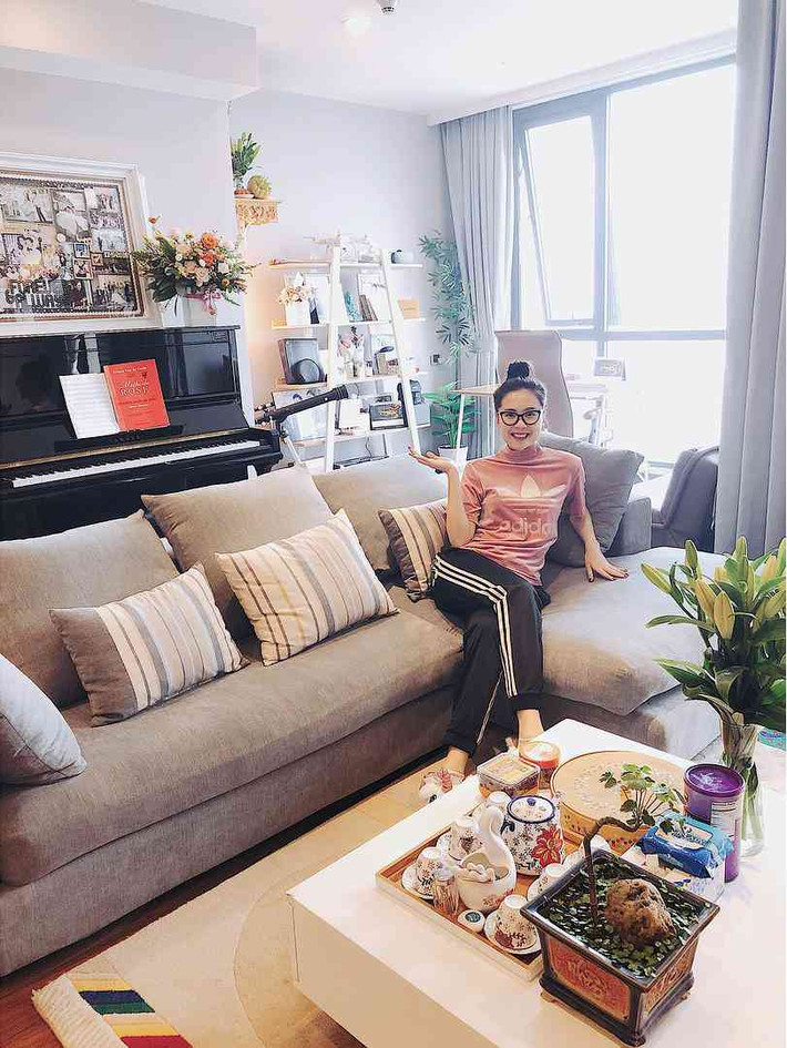 Được biết, chồng của của MC Mai Ngọc sở hữu một công ty tổ chức sự kiện và là chủ chuỗi nhà hàng buffet nổi tiếng ở Hà Nội.