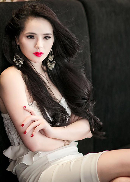 Lại Hương Thảo kết hôn cùng doanh nhân Nguyễn Anh Tuấn vào năm 2016. Đến tháng 5/2019, cả hai ly hôn nhưng giấu chuyện hôn nhân tan vỡ.