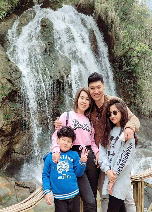 Mới đây, Mạnh Trường thông báo bà xã Lan Phương mang bầu lần 3 sau khi có con gái Chíp và con trai Bon.