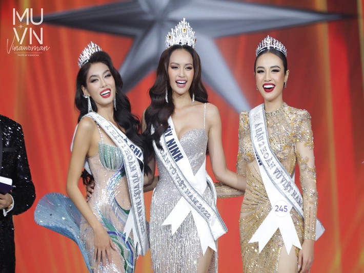 Nhan sắc vượt trội của tân Hoa hậu Hoàn vũ Việt Nam khi đọ sắc cùng hai á hậu Lê Thảo Nhi và Huỳnh Phạm Thủy Tiên. Ảnh: Fanpage