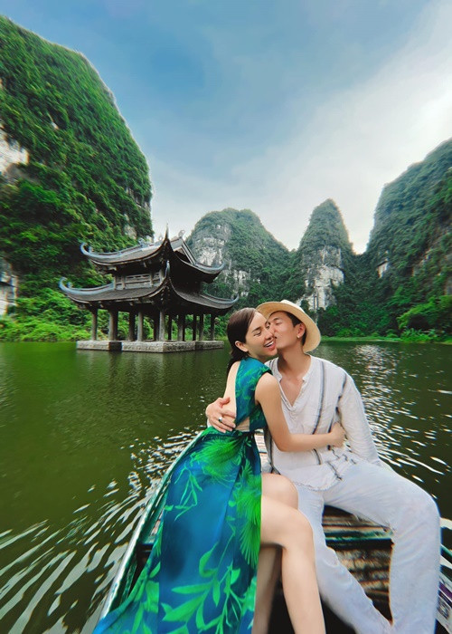 Nữ ca sĩ lên xe hoa hồi tháng 5 vừa qua với diễn viên Lý Bình. Ảnh: FBNV