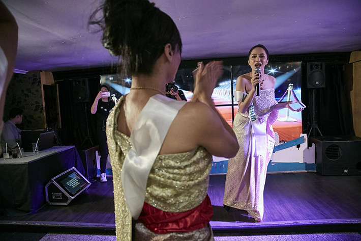 Màn trình diễn của Hương Giang Idol nhận được sự ủng hộ của đông đảo thí sinh. Ảnh: BTC
