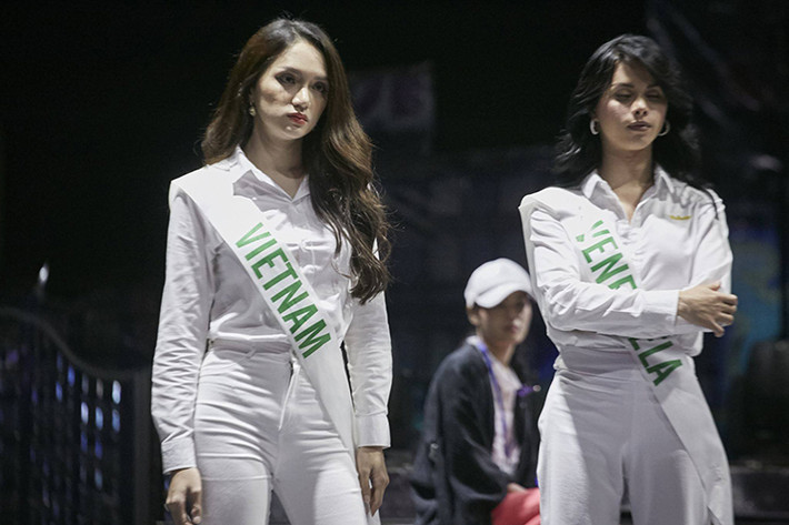 Hương Giang Idol cùng các thí sinh của cuộc thi Hoa hậu Chuyển giới Quốc tế 2018 đã bắt đầu tập luyện cho chung kết.