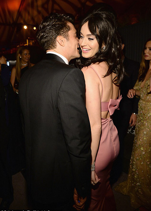 Đại diện của Katy và Orlando từng chia sẻ với Mailonline, Katy đã cố gắng nhưng không thể quên Orlando. Cô vẫn còn dành nhiều tình cảm cho bạn trai cũ.