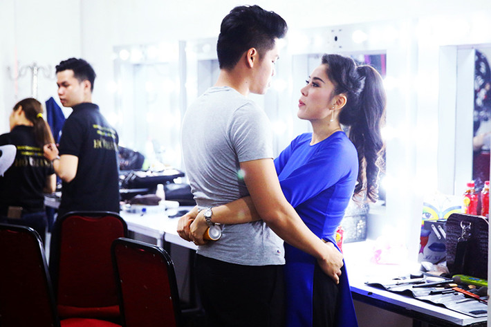 Mới đây, trên facebook cá nhân, Trung Kiên đã gọi Lê Phương là “Cà Chua yêu” và ví mình là “Siêu nhân” khi ở bên cậu con trai Cà Pháo của người yêu.