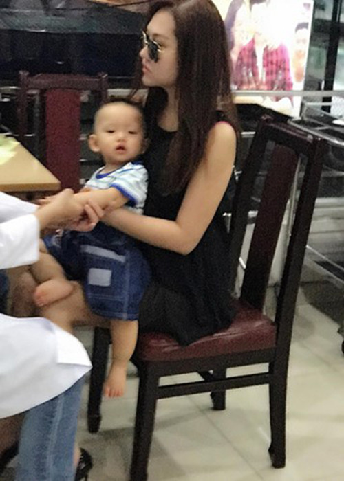 Nữ diễn viên phim “Cô gái xấu xí” đã được quyền nuôi dưỡng con trai còn Bảo Duy phải gửi tiền cấp dưỡng hàng tháng cho con. Ảnh: FBNV