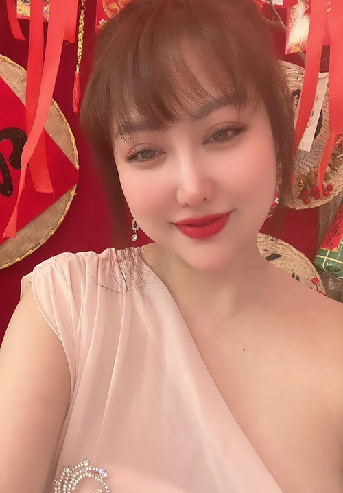 Sau 2 lần đò, có một cậu con trai, Phi Thanh Vân vẫn được nhiều người theo đuổi. Ảnh: FBNV.