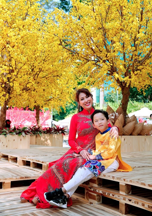 Đối với nữ diễn viên, cuộc sống của mẹ đơn thân cho cô được tự do, tự tại nhiều hơn. “Vân được làm, được học tất cả những điều mình yêu thích. Khi về nhà có con bầu bạn thì cảm thấy rất hạnh phúc, hiện Vân mãn nguyện với cuộc sống này", Phi Thanh Vân bày tỏ. Ảnh: FBNV.