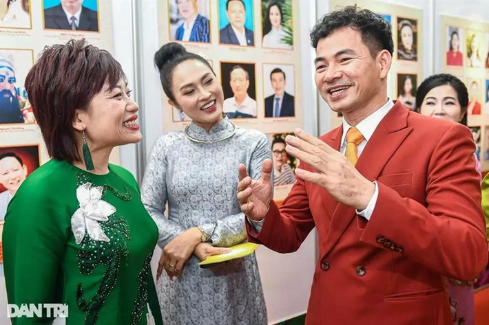 Mới đây, Bộ Văn hóa - Thể thao và Du lịch tổ chức Lễ trao tặng danh hiệu Nghệ sĩ Nhân dân (NSND), Nghệ sĩ Ưu tú (NSƯT) lần thứ 10. NSND Trần Ly Ly (trái) có mặt tại buổi lễ để nhận danh hiệu. Ảnh: Dân Trí.