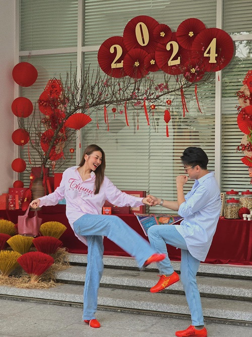 Vợ chồng Thanh Hằng thường ăn mặc đồng điệu.