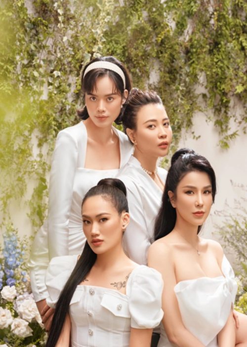 4 thành viên trong nhóm Đàm Thu Trang luôn có mặt trong các sự kiện quan trọng của nhau.