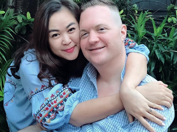 Tuy nhiên, sau khi chung sống, Ngọc Nga yêu Lindsay thêm từng ngày vì nhận ra hiếm có người đàn ông nào tận tụy và hết lòng vì gia đình như vậy.