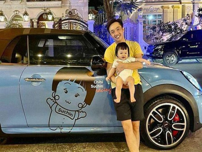 Bé Suchin cũng từng được bố tặng chiếc xe hơi gần 2 tỷ đồng. Ảnh: Dân Việt