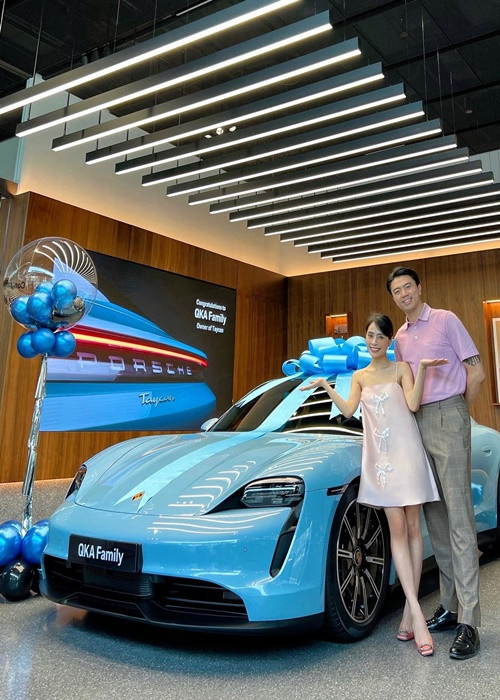 Nữ ca sĩ đi xe hơi đắt tiền. Hồi tháng 3/2022, vợ chồng Kiều Anh tậu xe ô tô giá 5,7 tỷ. Ảnh: Instagram