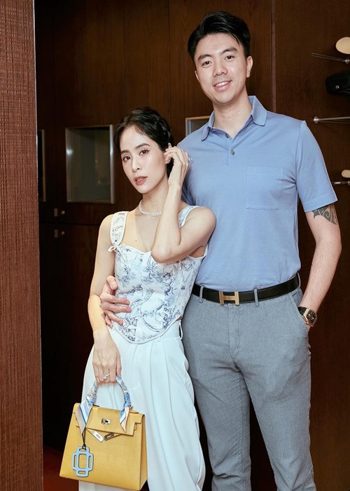 Cặp đôi kết hôn năm 2015. Hai con trai là "trái ngọt" trong hôn nhân của Kiều Anh và ông xã. Ảnh: Instagram
