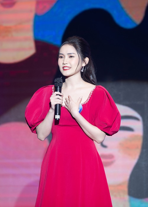 Thuyết trình đa ngôn ngữ cũng là một trong những tài năng được đông đảo thí sinh thể hiện.