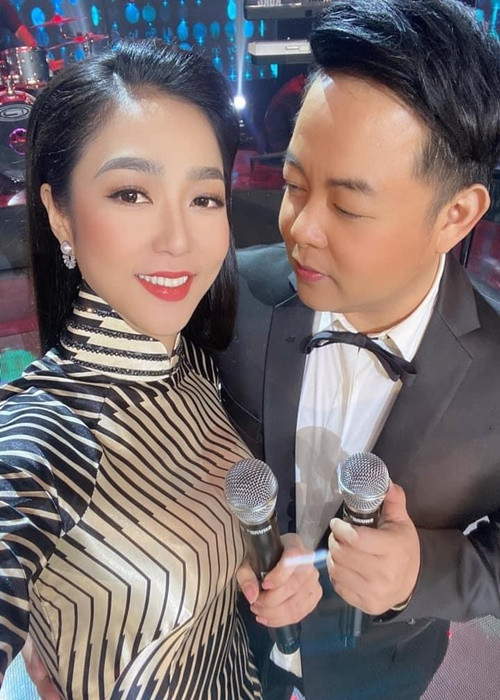 Quang Lê cũng phủ nhận hẹn hò Hà Thanh Xuân. “Tôi và Hà Thanh Xuân là anh em trong nghề, rất thân nhau nhưng chỉ là tình đồng nghiệp, không có gì hết. Tôi coi Hà Thanh Xuân như em gái”, Quang Lê nói. Ảnh: Dân Việt