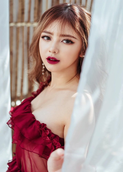 Nữ ca sĩ Liz Kim Cương là một trong số những tình cũ của Trịnh Thăng Bình.