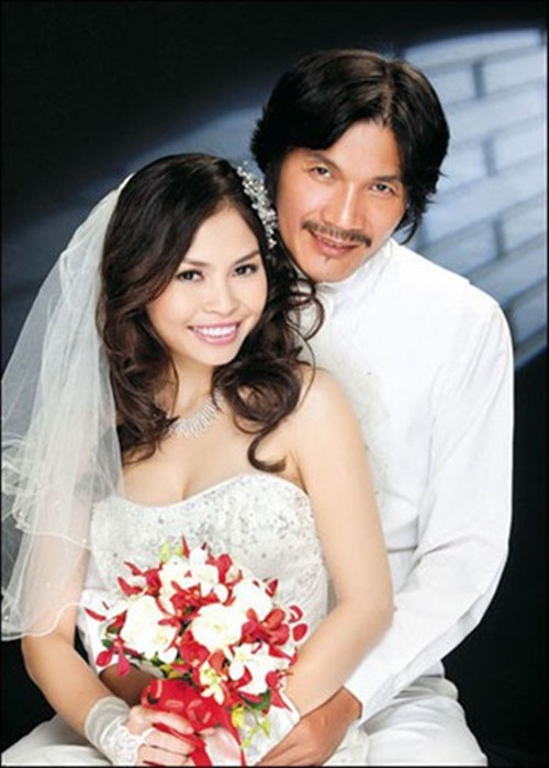 Giống Tiết Cương, nghệ sĩ Công Ninh cũng lập gia đình muộn. Anh kết hôn vào năm 2012 khi bước sang tuổi 50 tuổi. Ảnh: Tiền Phong
