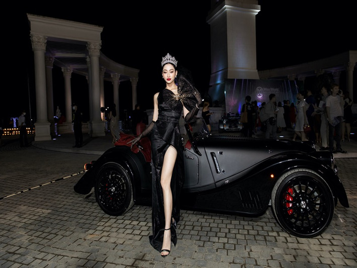 Lương Thùy Linh khéo khoe đôi chân nuột nà.
