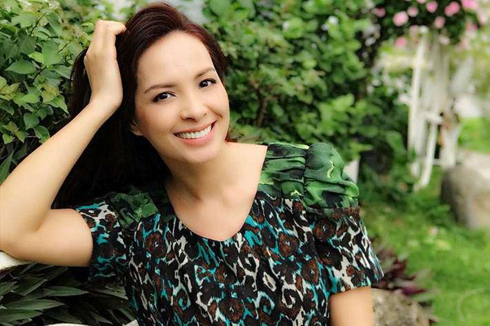 Thúy Hạnh tâm sự sau ca phẫu thuật: “Xin gửi lời cảm ơn yêu thương chân thành đến tất cả mọi người đã quan tâm động viên Hạnh trong những ngày vừa qua. Chiều nay Hạnh đã kết thúc chuyến “du lịch” 4 ngày tại bệnh viện và được về nhà rồi nhé. Hạnh ổn và hồi phục tốt. Cảm ơn ông xã đã bỏ hết công việc, dành trọn thời gian chăm sóc vợ và chịu đựng mọi sự khó chịu từ cô. Được về nhà với hai thiên thần, được hít thở không khí trong lành thật dễ chịu”.