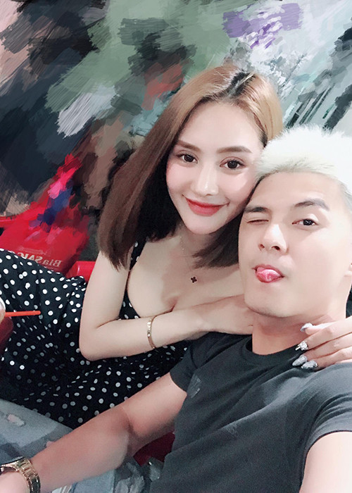 Hình ảnh Linh Chi và Lâm Vinh Hải tình tứ trong ngày đầu năm mới được người đẹp chia sẻ.