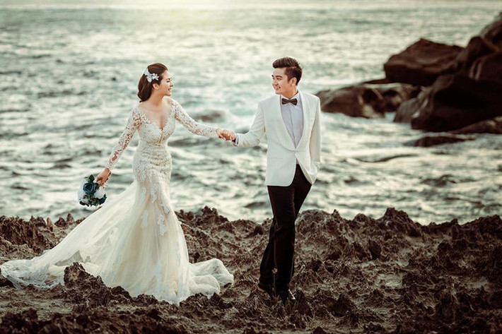 Vân Trang đăng ảnh cưới, kỷ niệm đúng 2 năm lên xe hoa.