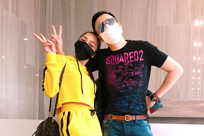 Bảo Anh và Dương Triệu Vũ bịt kín mít khi đi diễn.