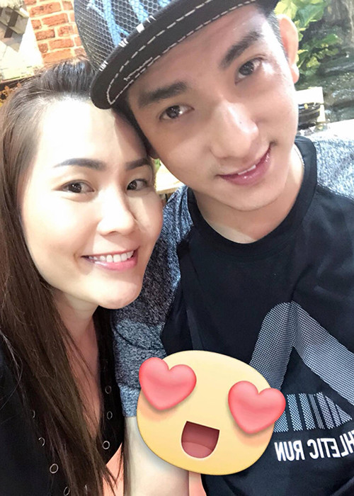 Trước đám cưới, chồng cũ của Phi Thanh Vân không ít lần dành lời có cánh cho Thúy Oanh. Tuy nhiên, sau hôn lễ, Bảo Duy dường như kín tiếng hơn.