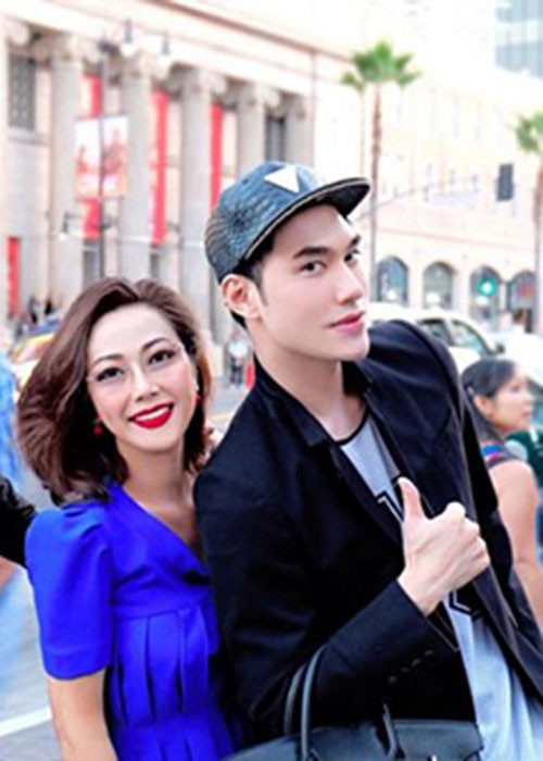 Trong cuộc phỏng vấn trên Thế giới điện ảnh, Lý Quí Khánh chia sẻ về tuổi thơ không trọn vẹn. "Khánh không gần bố gần mẹ từ nhỏ nên Khánh thấy cô đơn lắm, đặc biệt là những lúc bị bệnh. Những lúc không được gặp mẹ, tôi muốn khóc mà không khóc được”, anh nói.