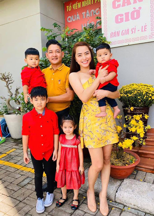 Sau khi ly hôn Diệp Bảo Ngọc, Thành Đạt hẹn hò Hải Băng. Tổ ấm của nam diễn viên vô cùng viên mãn. Hải Băng hạ sinh cho Thành Đạt 3 nhóc tì: 2 trai, 1 gái. Nhiều người tò mò vợ cũ của nam diễn viên giờ ra sao?