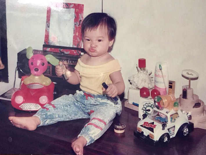 Hồi nhỏ, nữ MC sở hữu gương mặt bụ bẫm.