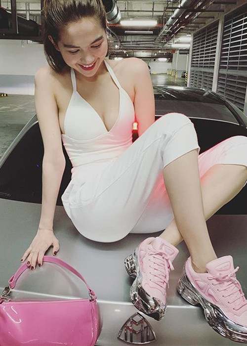 "Nữ hoàng nội y" khoe vẻ gợi cảm sau nghi vấn chia tay bạn trai hơn nhiều tuổi.